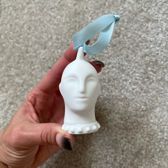 Jonathan Adler White Ceramic Mohawk Punk Christmas Ornament Brand New in Box NWT - Picture 4 of 6